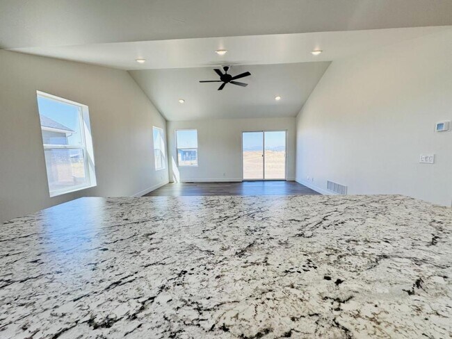 Building Photo - 208 Kinross Ct