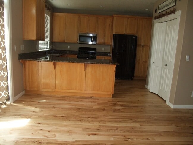 Foto del edificio - Spacious 5 bedroom 3 bath home near a park in SE Albany