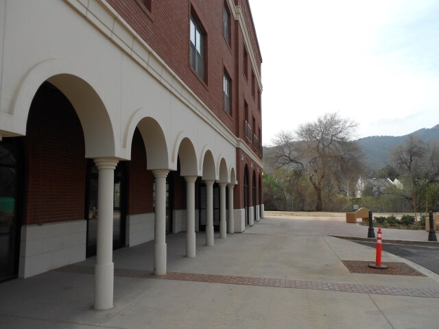 Fotografía del edificio - Warehouse at Creekside Apartments