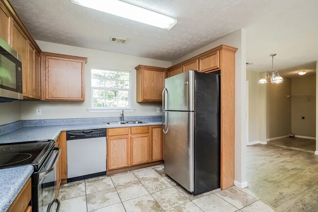 Building Photo - 67 Kenzi Way SW