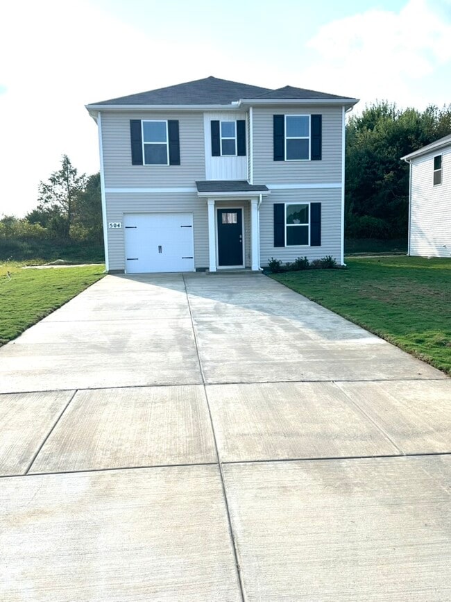 Building Photo - 504 Cloudland Dr