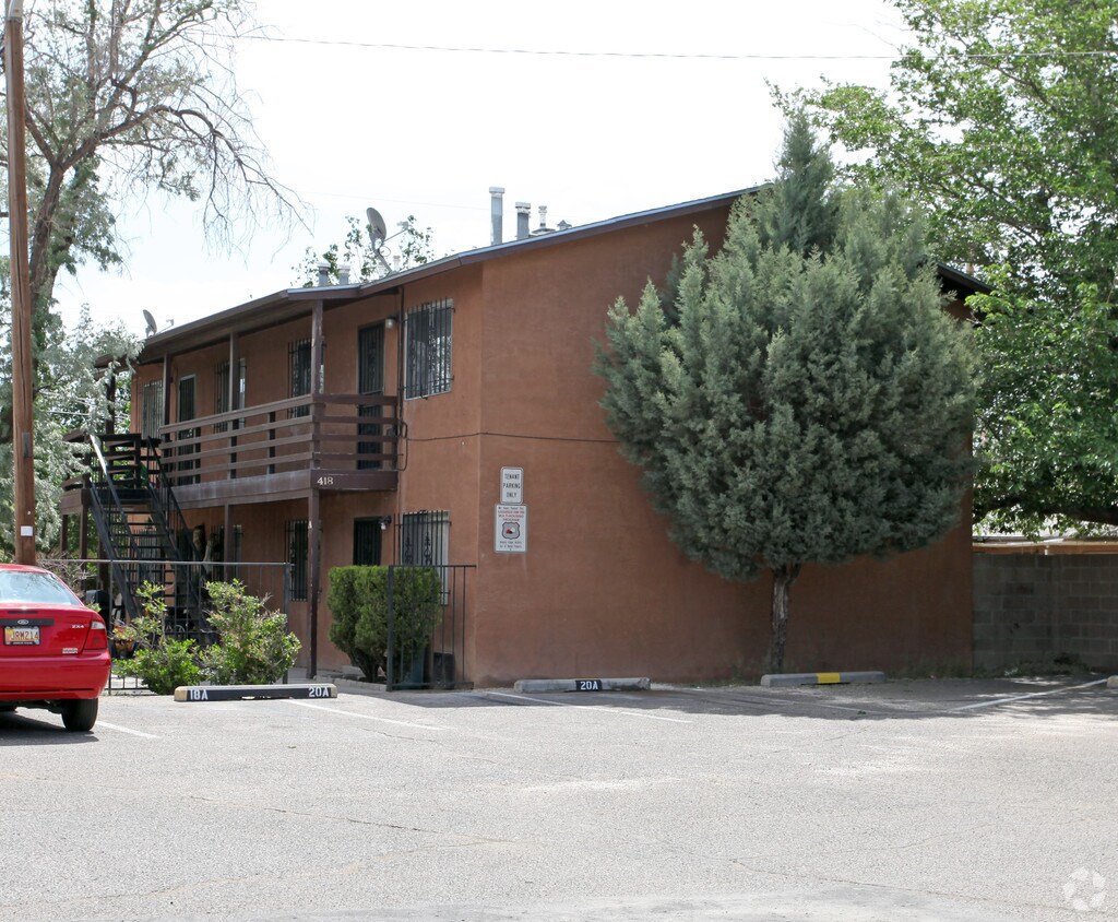 Foto del edificio - 418-420 Rhode Island St NE