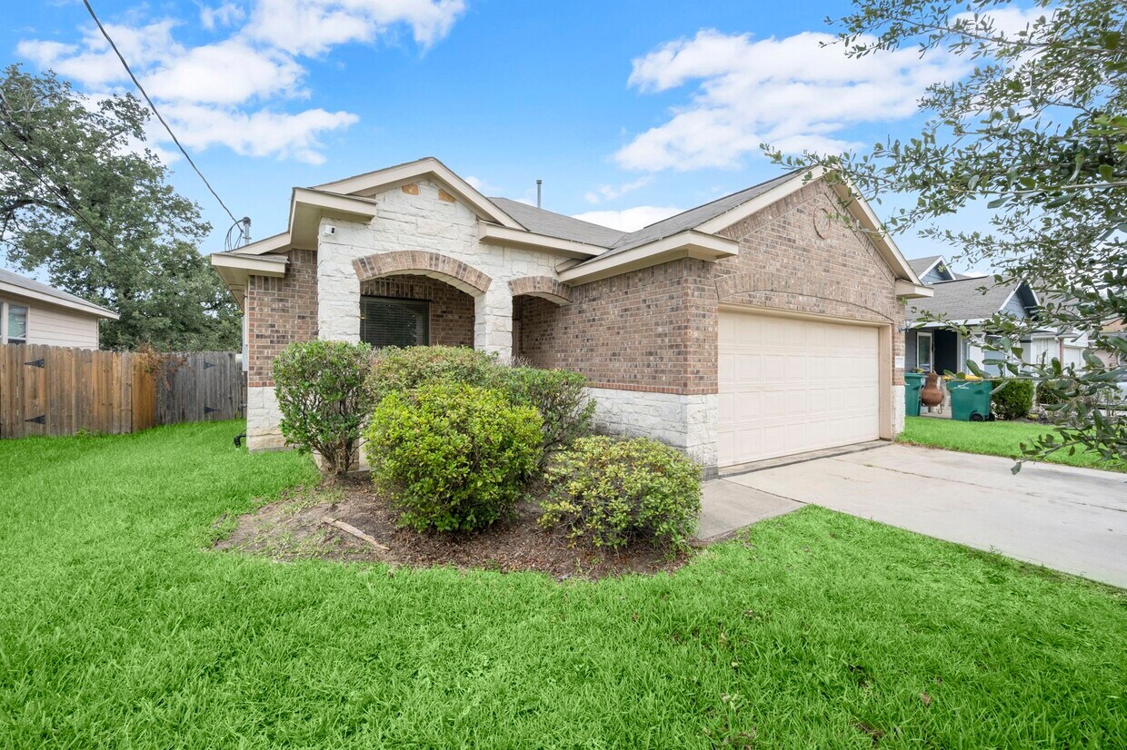 Foto principal - 2313 Shady Tree Ln