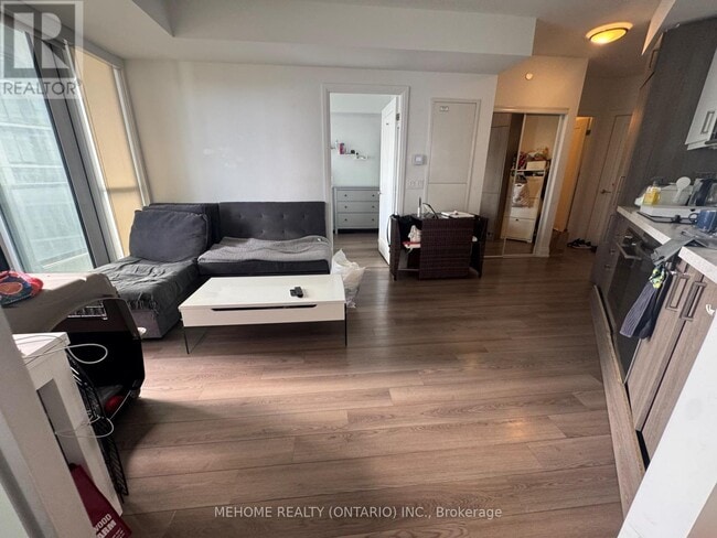 Building Photo - 77 Mutual St