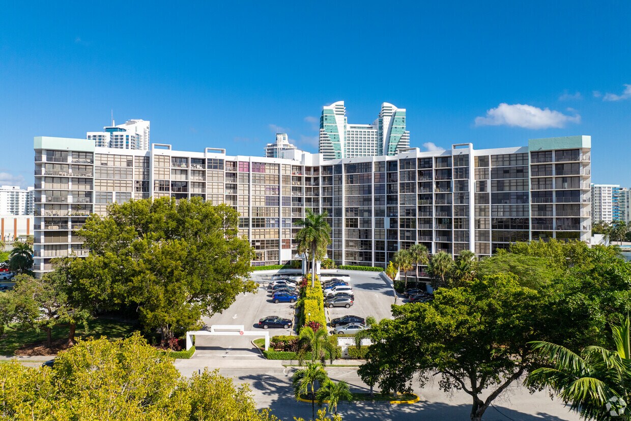 Primary Photo - Towers of Oceanview East