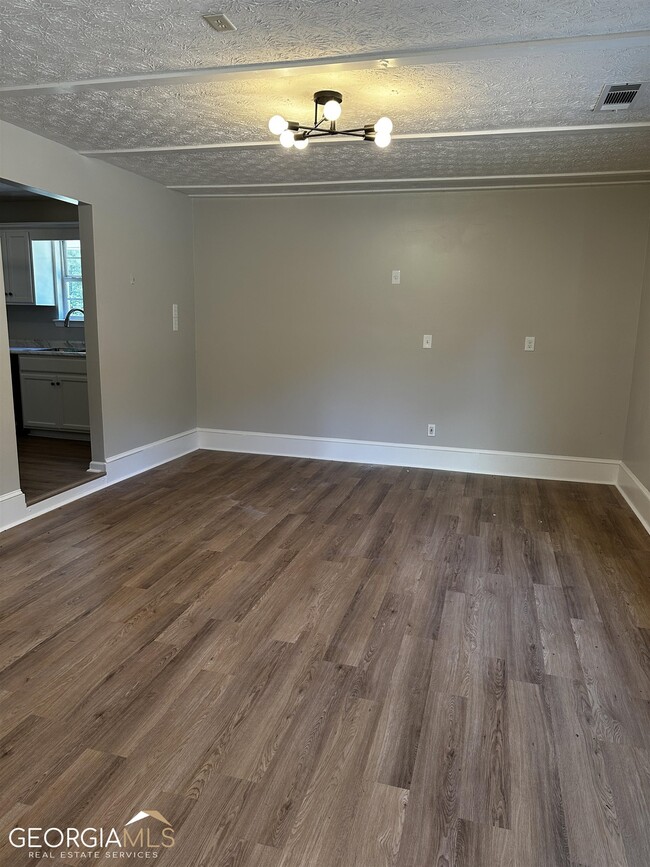 Foto del edificio - 641 Honey Creek Rd