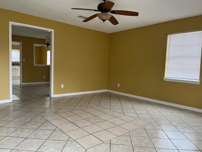 Foto del edificio - 115 Alicia St