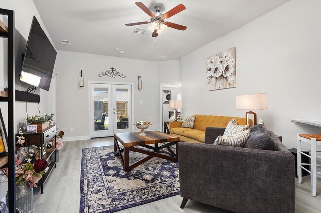 Foto del edificio - 2605 Golden Palms Ln