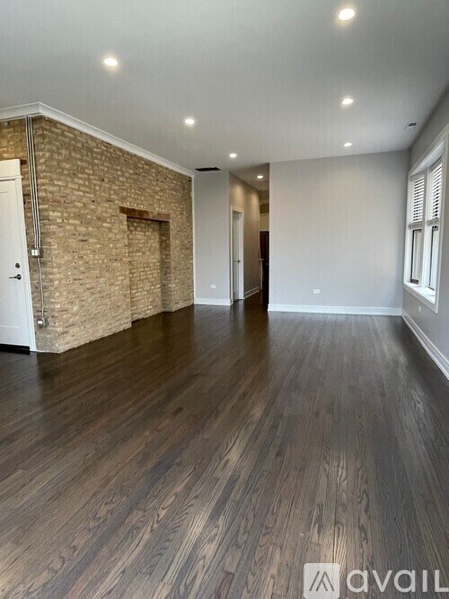 Building Photo - 1455 W Farragut Ave