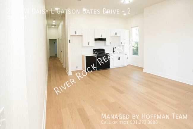 Foto del edificio - 2324 W Daisy L Gatson Bates Dr