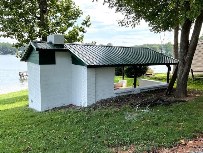 Building Photo - Lake Front Property For Rent