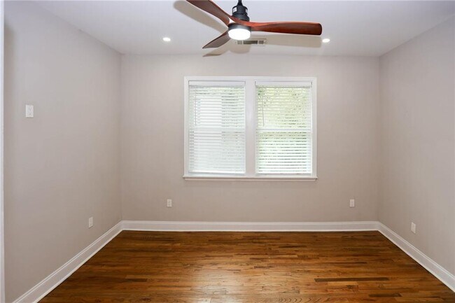 Foto del edificio - 1333 Lyle Ave