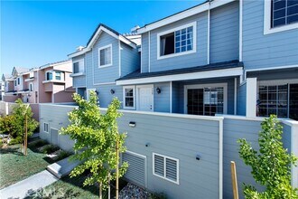 Building Photo - 2800 Plaza del Amo