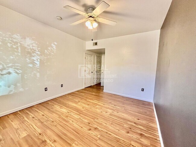 Foto del edificio - 8416 Pebble Creek Way