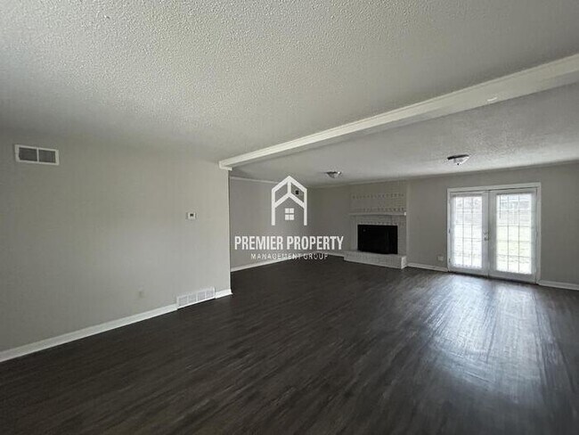 Building Photo - 3165 Mayfair Rd