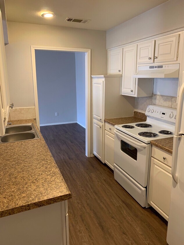 417-421 Gardenview - 417-421 Gardenview