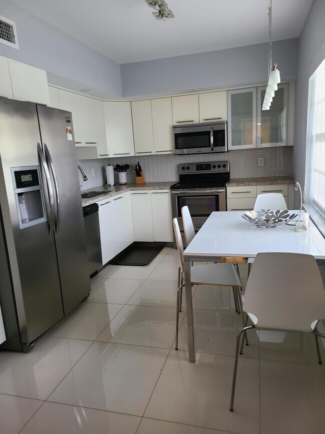 Foto del edificio - 804 Cypress Blvd