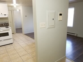 Building Photo - 660 Wyandotte St W