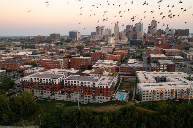 Ubicado en el corazón de KC - Second and Delaware Apartments