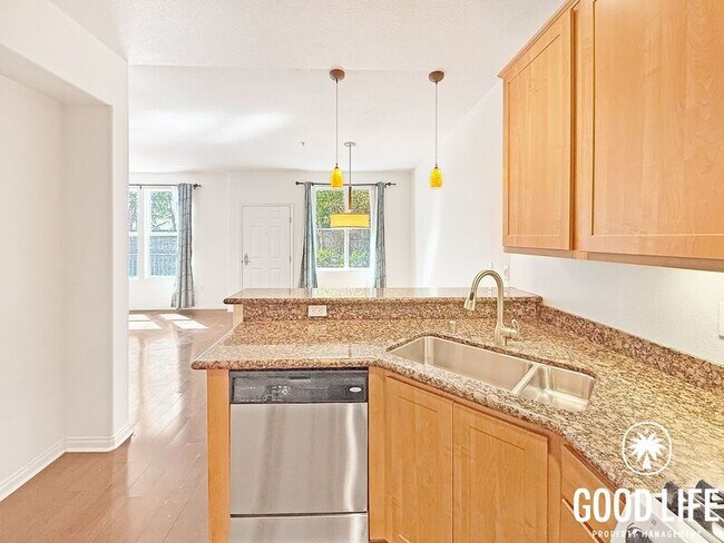 Foto del edificio - 12668 W Chapman Ave