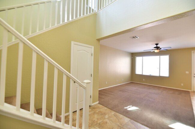 Foto del edificio - Gorgeous 2 story located in Providence, gated, park & playground.