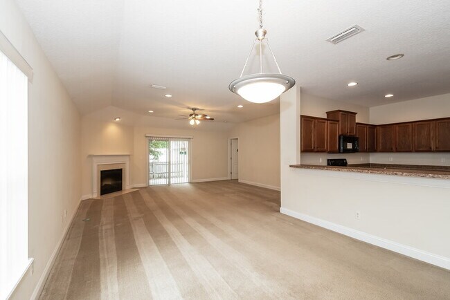 Building Photo - 12100 Hayden Lakes Cir