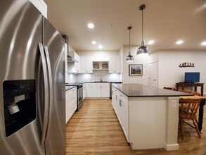 Building Photo - 2222B Willow Dr