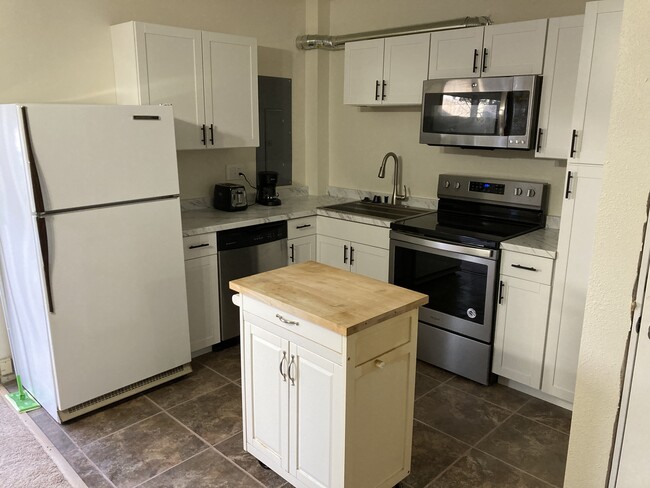 Building Photo - 6245 Lange Dr