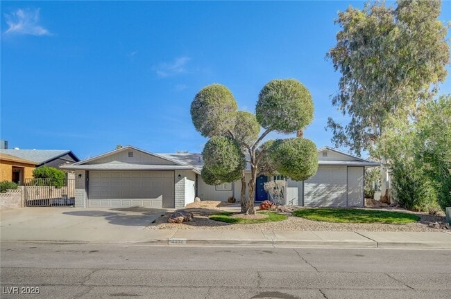 Building Photo - 4830 El Escorial Dr