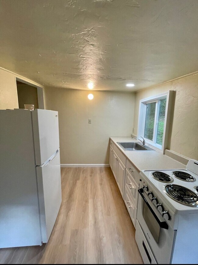 11992 Valley Rd, Sebastopol, CA 95472 House Rental in