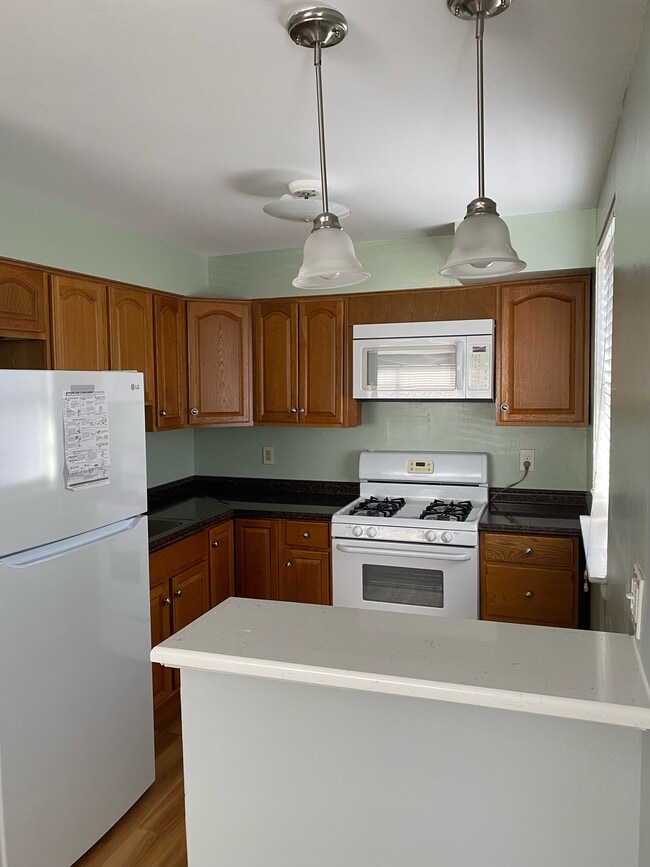 Kitchen - 513 Philmar Ct