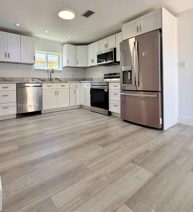 Foto del edificio - 716 NE 7th St