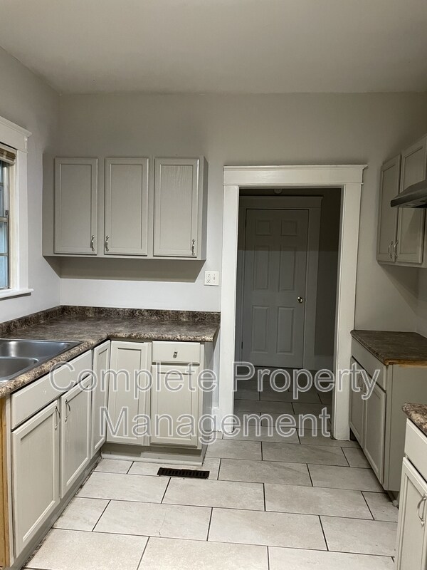 Building Photo - 2 83rd St S