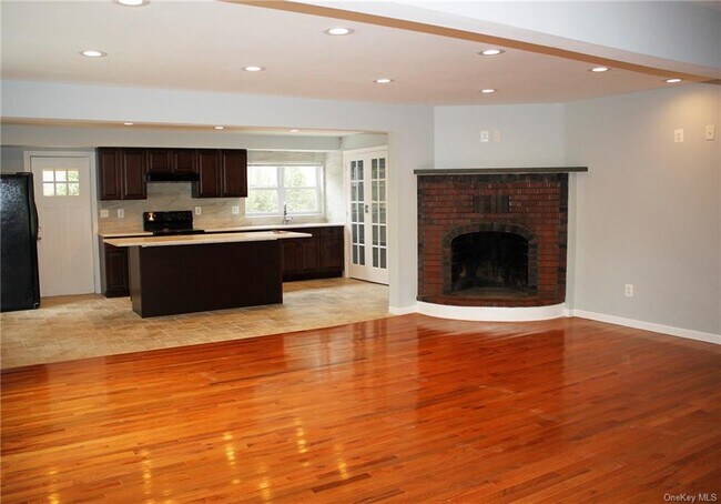 Building Photo - 210 S Little Tor Rd
