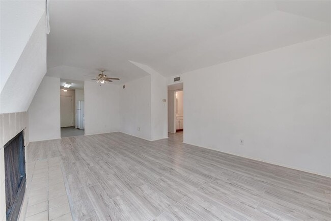 Building Photo - 8026 Sands Point Dr