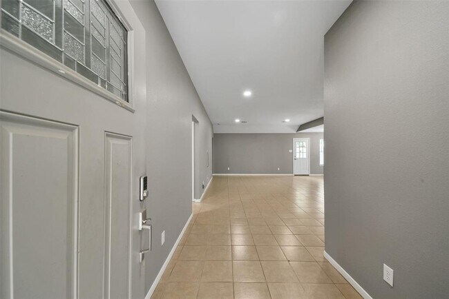 Building Photo - 3619 Hampstead Ct