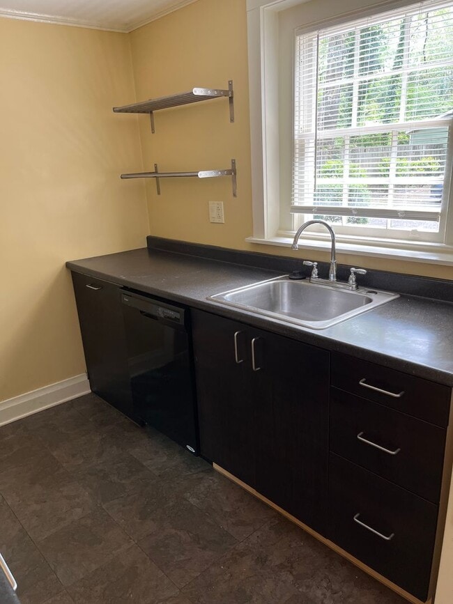 Foto del edificio - 2 Bed, 1 Bath Apartment