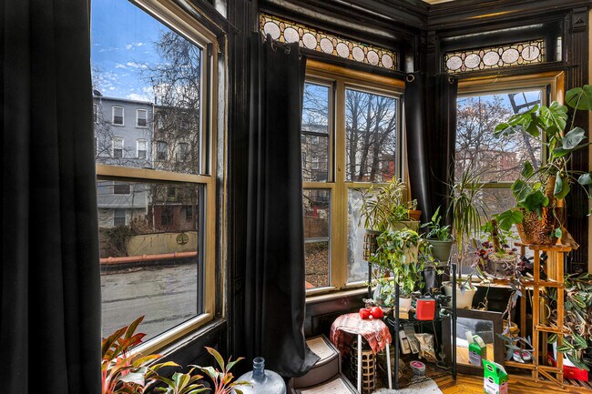 Foto del edificio - 576 Macon St