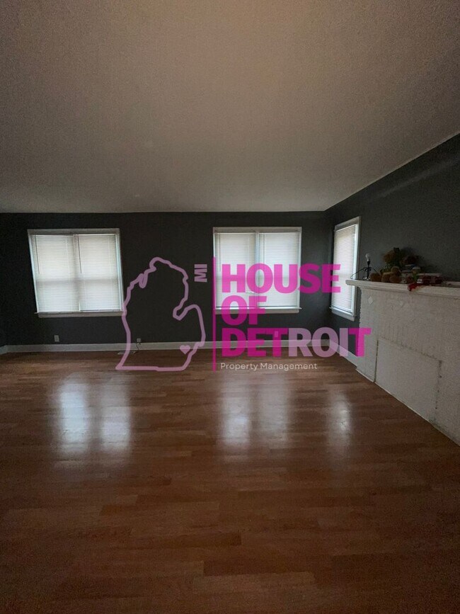 Building Photo - 4 BEDROOM | 1 BATH | FREE PRE SCREEN