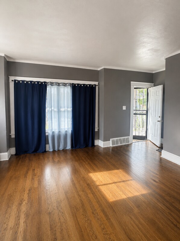 Foto del edificio - 12602 Locke Ave