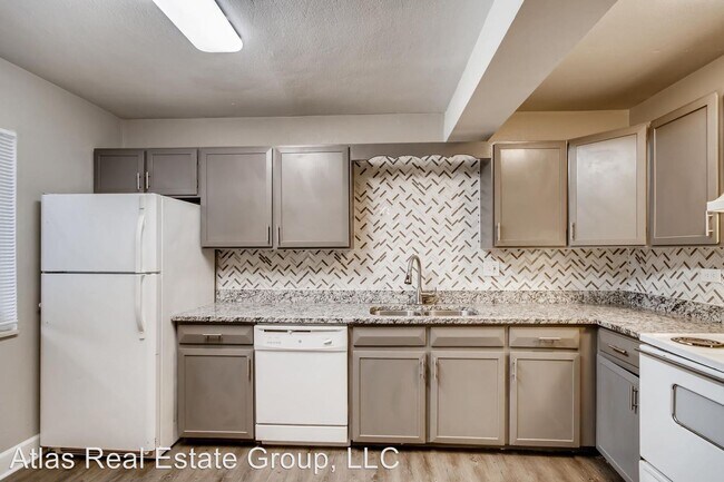 Foto del edificio - 9900 E Florida Ave