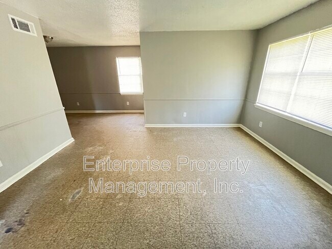 Building Photo - 3657 Bison St