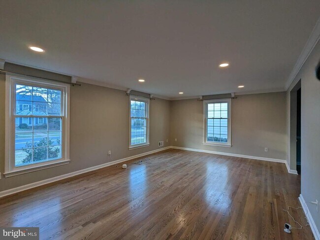 Building Photo - 1412 Fallsmead Way
