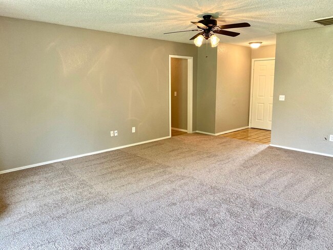 Building Photo - Cute 3 Bed In Mustang Schools