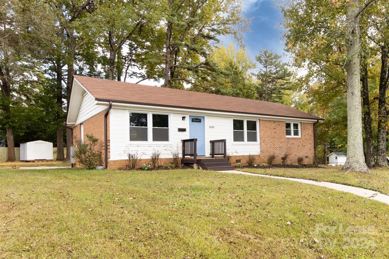 Foto principal - 4500 Somerdale Ln