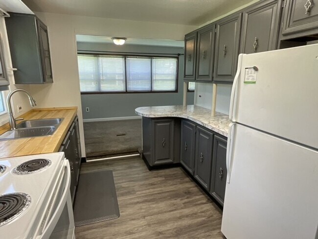 Building Photo - Maryville 37803 - 3 bedroom, 2 bath doublewide - Call Tim Tipton (865) 806-7255
