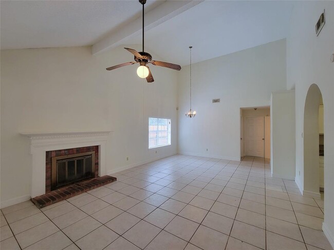 Foto del edificio - 5319 Pine Cliff Dr