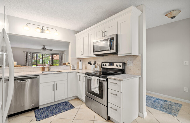 Building Photo - 30 Pelican Pointe Dr