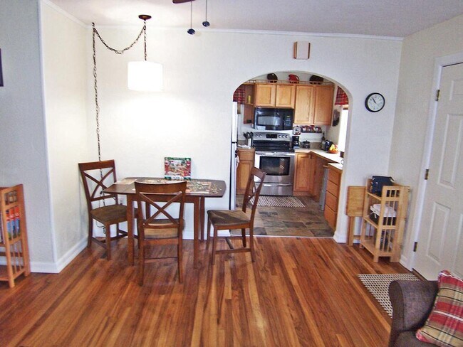 Building Photo - 238 E 21st St