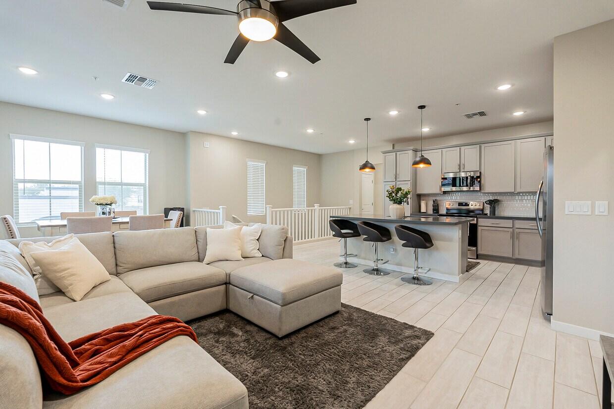 155 N Lakeview Blvd Unit Sid, Chandler, AZ 85225 Condo for Rent in